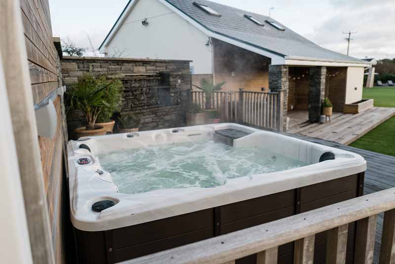 Jacuzzi and outdoor spa installation by Elm